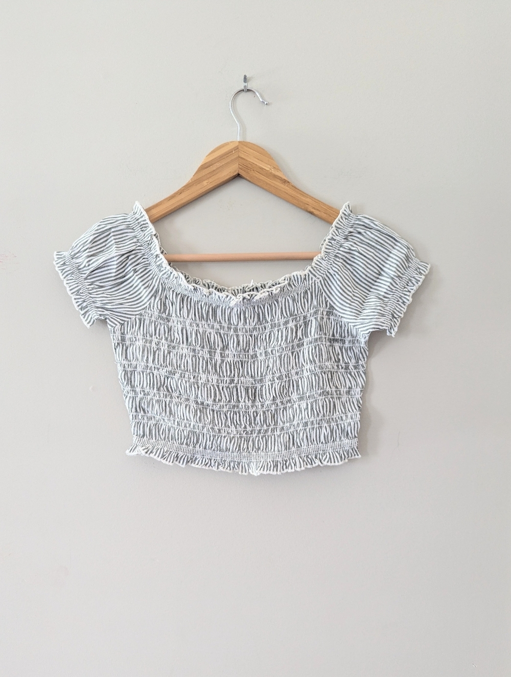 American Eagle Outfitters Striped Smocked Cropped Flutter Sleeve Top NWT XS